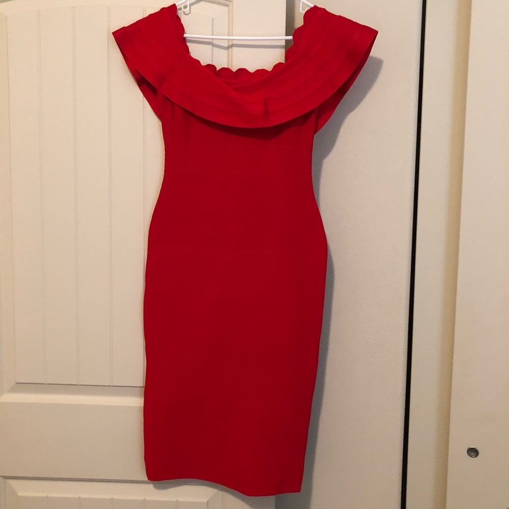 Knee length bandage dress.